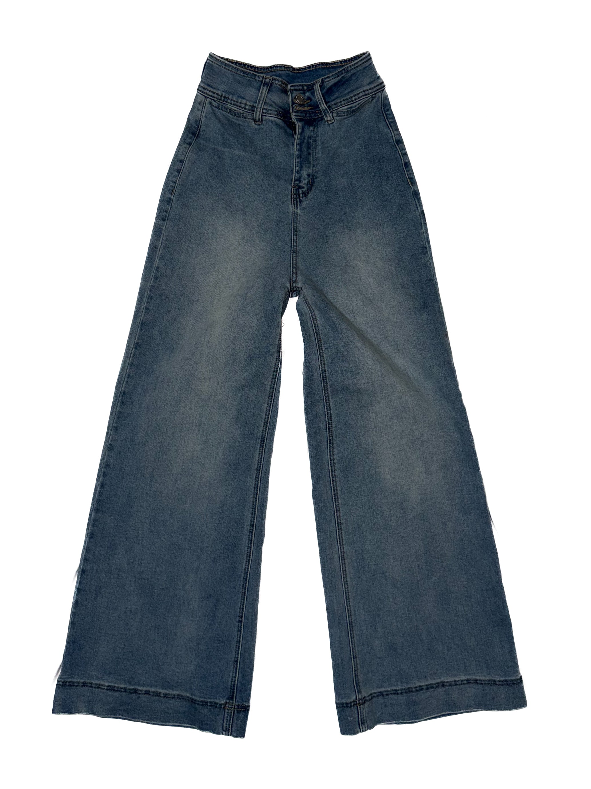 women fit jeans straight leg with embroidery Amare logo on the pocket