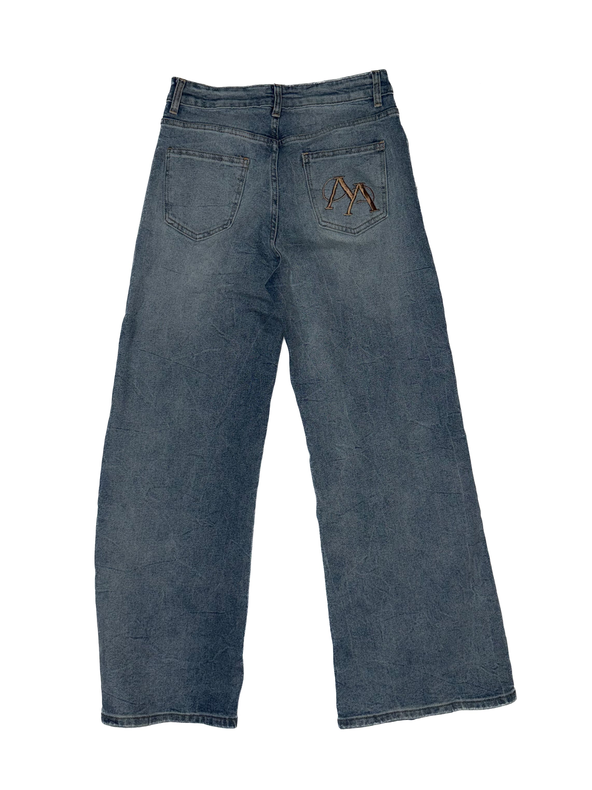 women fit jeans straight leg with embroidery Amare logo on the pocket